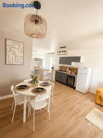 Appartement de charme avec cour intérieure Centre de Lunel-Viel - Image 3