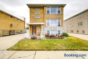 Oak Lawn Apartment ~ 2 Mi to Ford City Mall! - Image 1