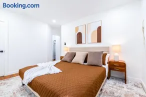 The Glow House w Cinema, Disco, Pool, BBQ, 9 beds - Image 3