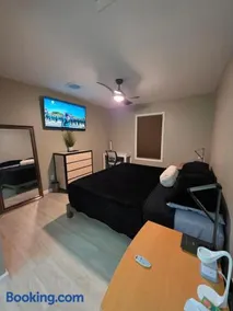 Modern/Retro Condo - Image 1