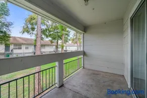 Spacious 3BR Apt in Houston - Image 1