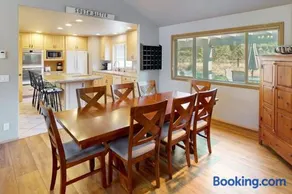 Beautiful home with private hot tub SHARC passes fireplace WiFi ping pong - Image 3