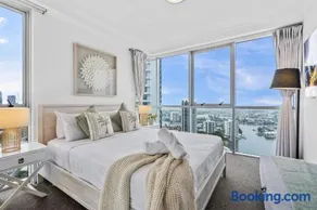 Chevron Renaissance Private Apartments - Q Stay - Image 3
