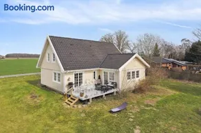 Spacious Villa In The Countryside Near The Beach - Image 3