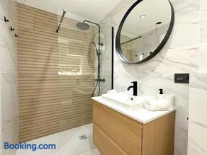 Apartamento con patio privado en el centro de Laredo - Image 4