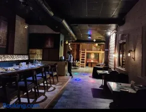 Ambros Hotel And Lounge - Image 2