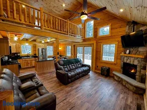 31R Brand new log home on quiet side street in Bethlehem, close to Main Street! 20 min to skiing - Image 2