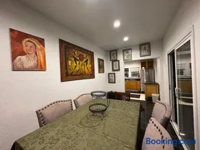 Nearby Museums • Downtown • 4BR • Sleeps 16 - Image 4