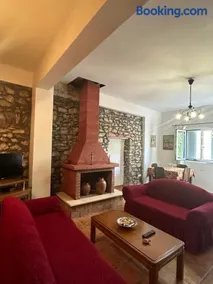Antonia's Rustic Retreat - Image 1