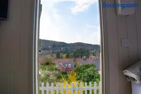 Hilltop Hut - Image 3