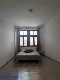 Cozy & Elegant 2-Bedroom - Image 2