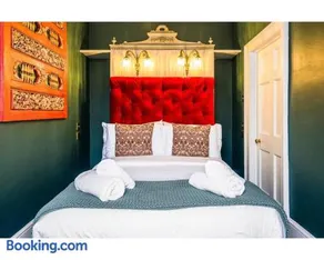 Bennett's Lodgings - Stylish 2BR Georgian Flat - Heart of Bath - Sleep 6 - Image 1