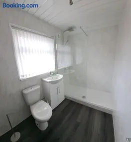 1 Bed Apart - Image 3