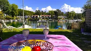 MAISON dans la MARINA de PORT RIPAILLE avec PLACE DE BATEAU Pieds dans l eau - Image 1