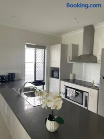 Spring Mountain Family Stay - Image 4