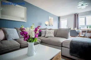Welcoming Pembrokeshire home, comfortable, well equipped, perfect for families, beach 5 mins, rural views, doorstep walks - Image 1