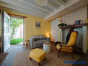 Gîte paisible avec jardin, proche nature et sites historiques, idéale pour détente et activités outdoor. - Image 1