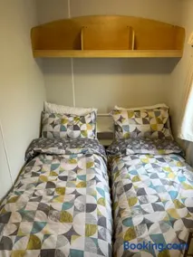 Happy Days Caravan Park - Lovely Spacious 3 Bed Caravan - Image 4