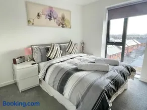 Manchester Escape - Private Room & Bathroom Near Etihad and CoOp Arena - Free Secure Parking - Image 1