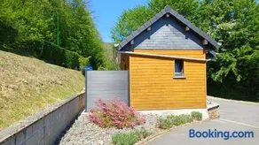 Chalet à L'orée du bois avec parking - Image 1