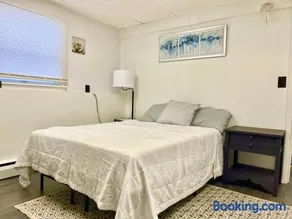 Comfortable Room BU, UHS, Lourdes, Queen Bed - Image 4