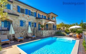 Stunning Home In Malinska With Wifi - Image 2
