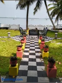 Sambranikodi Resort and Home Stay - Image 4