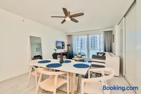 Stylish 1BR Suite with 5 Star Amenities and Stunning Views - Image 2