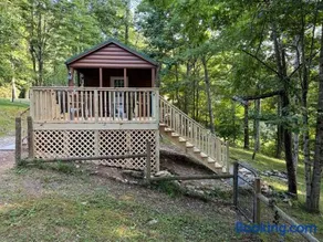 Private Wooded Setting, Pet Friendly, Fenced Yard - Image 2