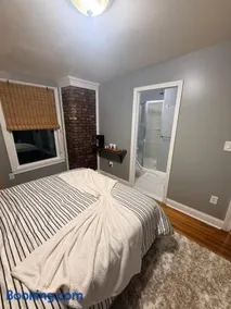 Grey comfort room - Image 3