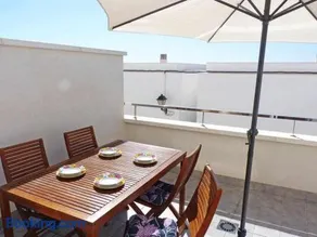 Duplex Precioso con Terraza y Piscina - Image 2
