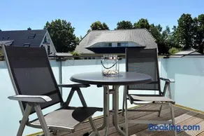 Strandresort Rex Rugia Ferienwohnung 13-8 mit Sauna- und Schwimmbadnutzung im AHOI Sellin - Image 1