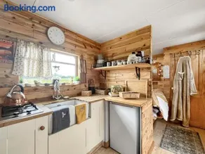 The Box - Oasis Farm - Image 3