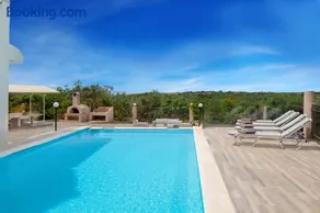 Villa Elihrisos-Quiet & Spacious Villa Large Private Heated Pool & Hot Tub - Image 2