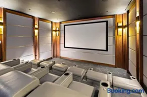 Luxurious 5BR Villa in BH with Pool, Theater, and Views - Image 3