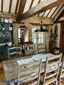 3 BEDROOM 5* BARN CONVERSION COTSWOLDS - Image 4