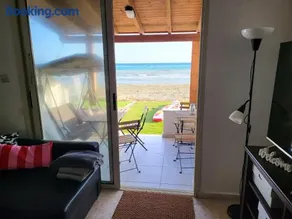 Mattis Seafront Beachhouse - Image 1