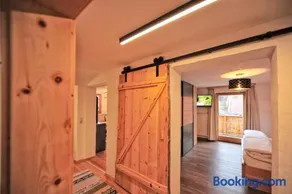 Summit Residence - Image 2