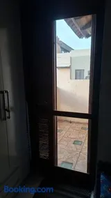 Ótima casa perto de mercados pracinha e posto de gasolina - Image 4