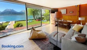 Chalet les pieds dans l'eau avec accès direct au Lac d'Annecy - Image 1
