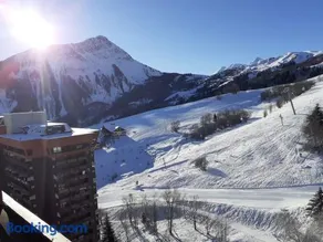 Studio cabine Pégase 18 08 étage élevé balcon sud vue pistes - Image 3