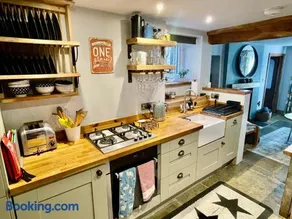 Weavers Cottage, Tideswell, sleeps 6, dog friendly - Image 2