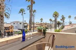 Beach Retreat- Walk to Beach, BBQ, Oceanview Rooftop & Firepit - Image 5