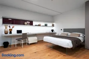 Modern simple and super-equipped style apartment - Image 4