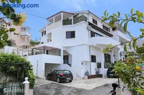 Apartments Bagaric - Image 1