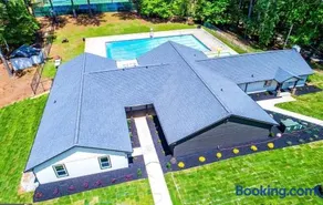 Starz Luxury Vacational Home - Image 3