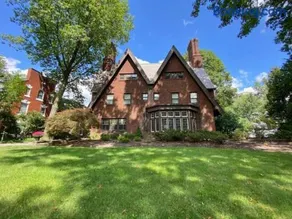 Luxurious Mansion for Large Groups - Image 1