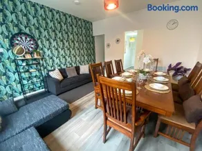 5 bedroom Luxury Townhouse near City Centre, sleep 16 - Image 3