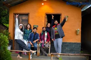 Monkey Mud House and Glamps, Bir - Image 2