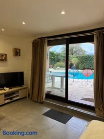 2 pièces dans villa avec piscine & parking -Cannes à 10 mns - Image 4